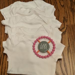 5 organic cotton onesies + toother